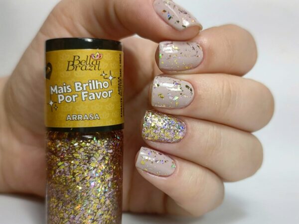 Esmalte cintilante ou esmalte de glitter: qual valoriza mais a esmaltação?