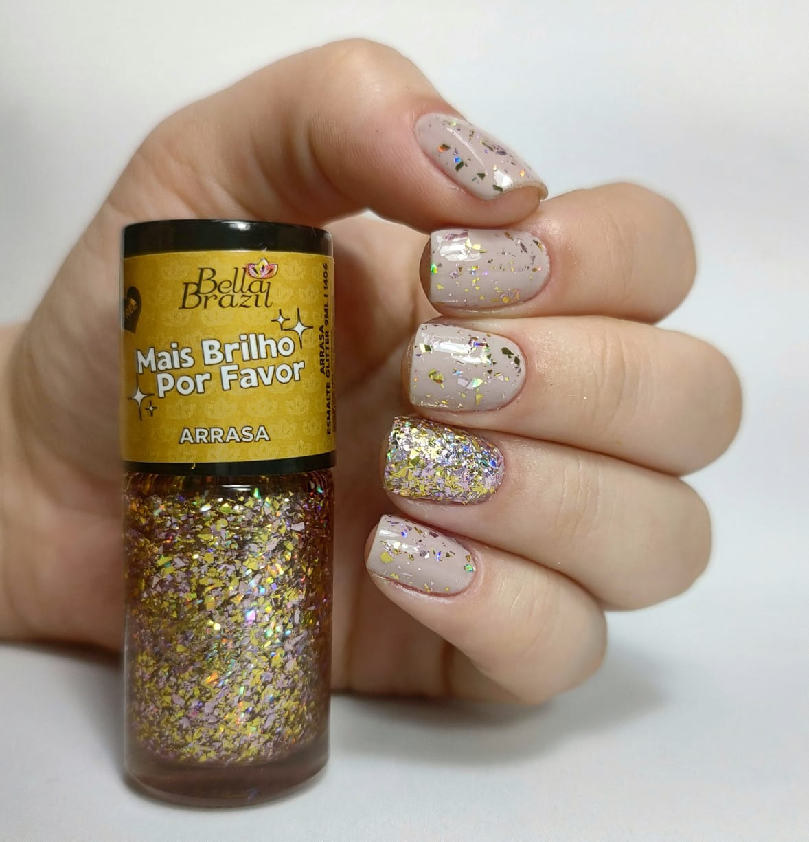 Esmalte cintilante ou esmalte de glitter: qual valoriza mais a esmaltação?